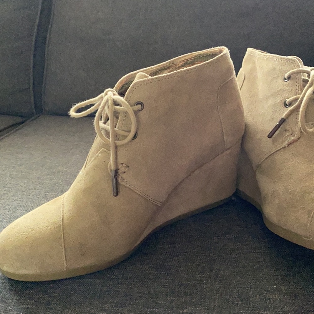 TOMS women’s desert wedge boots